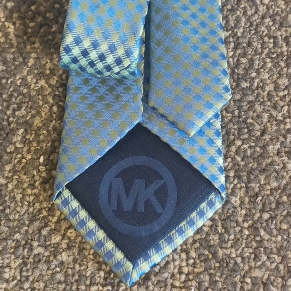 Michael Kors blue and green irredecent 100% silk men's tie.